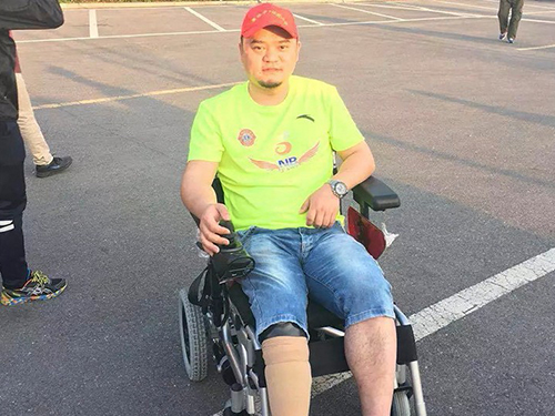 王靖：敢學(xué)敢做敢創(chuàng)業(yè) 獨(dú)腿走出幸福路